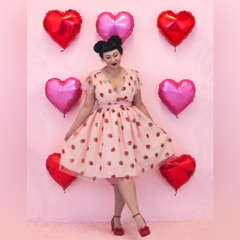 Unique Vintage Magnolia Place Pink Strawberry Flutter Sleeve Kawaii Dress